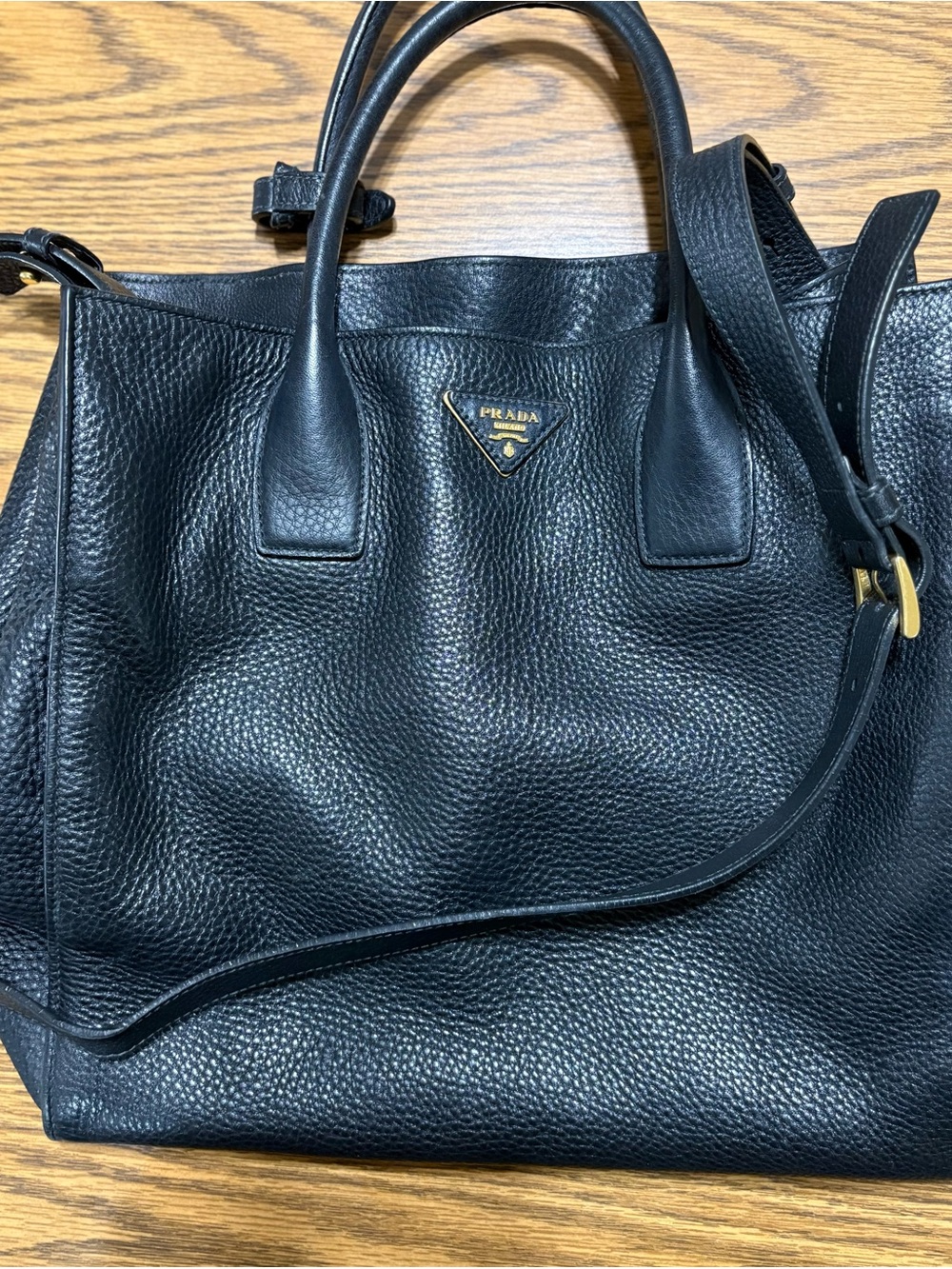 PRADA Vitello Daino BN2671 Black
Leather Tote/Crossbody Bag